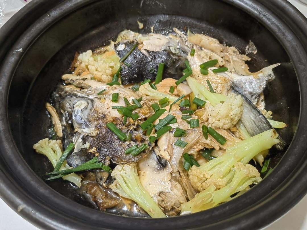 砂锅焗三文鱼头