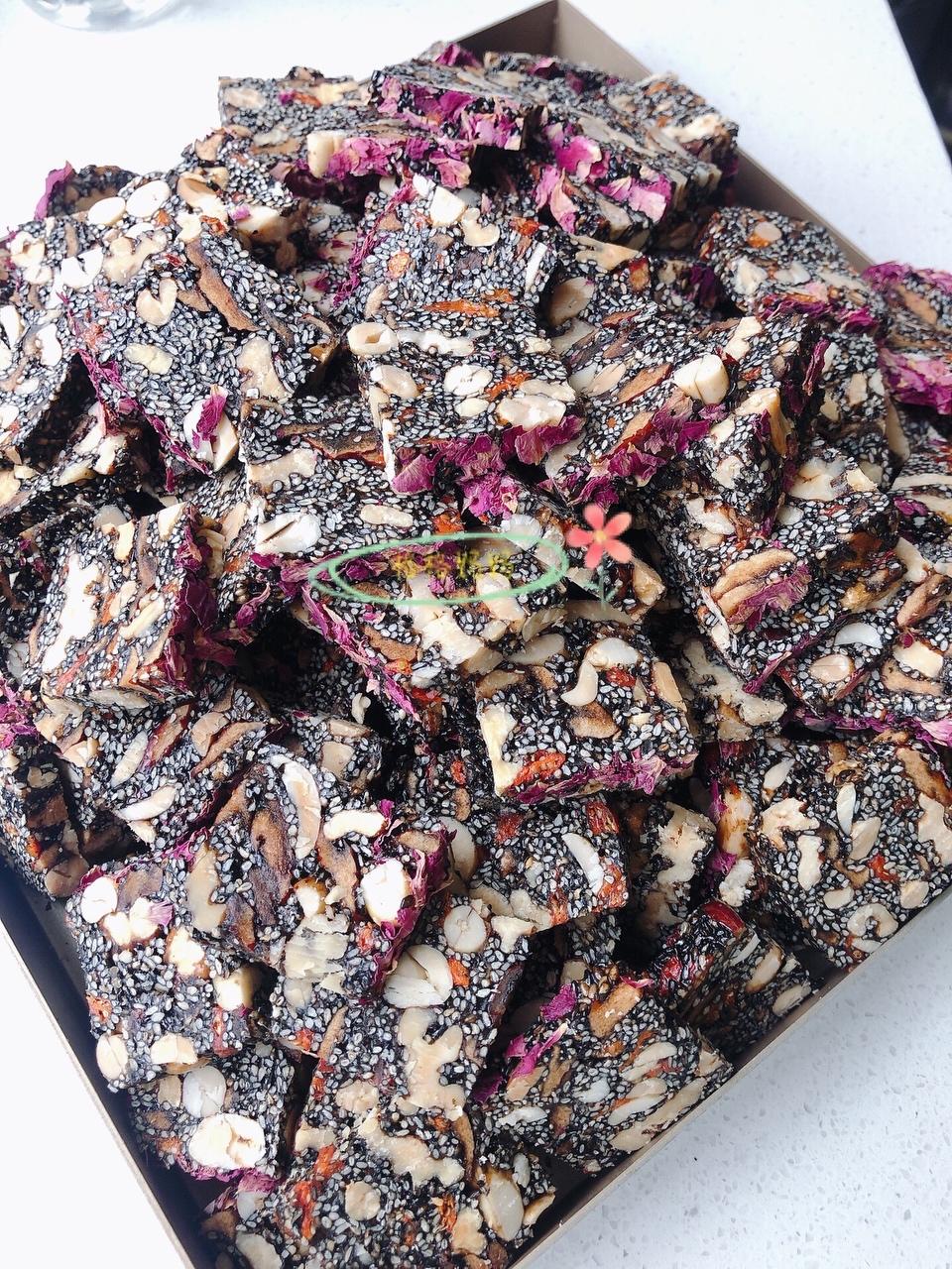 黑芝麻红枣核桃枸杞营养糕