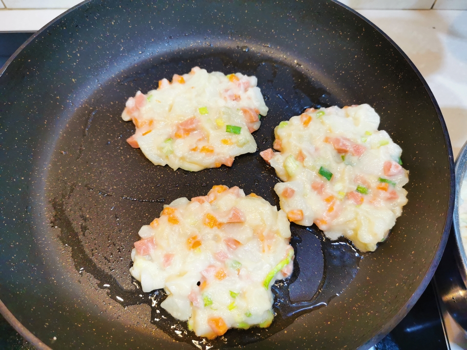 超级美味de土豆🥔🥕煎饼（不粘手秘方！）的做法 步骤9