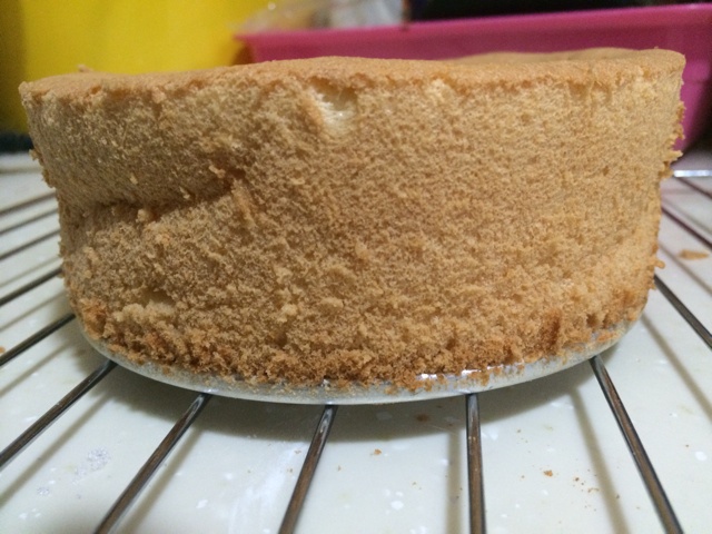 超简单完美戚风蛋糕（6寸2蛋）附打发、翻拌、脱模视频