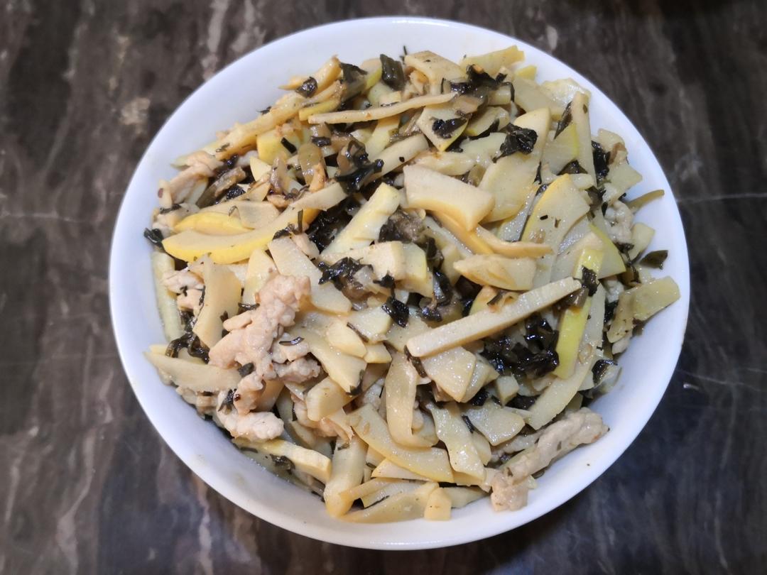 春天味蕾打开的正确方式——雪菜肉丝炒笋丝
