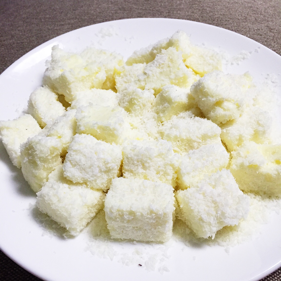 椰丝牛奶小方糕