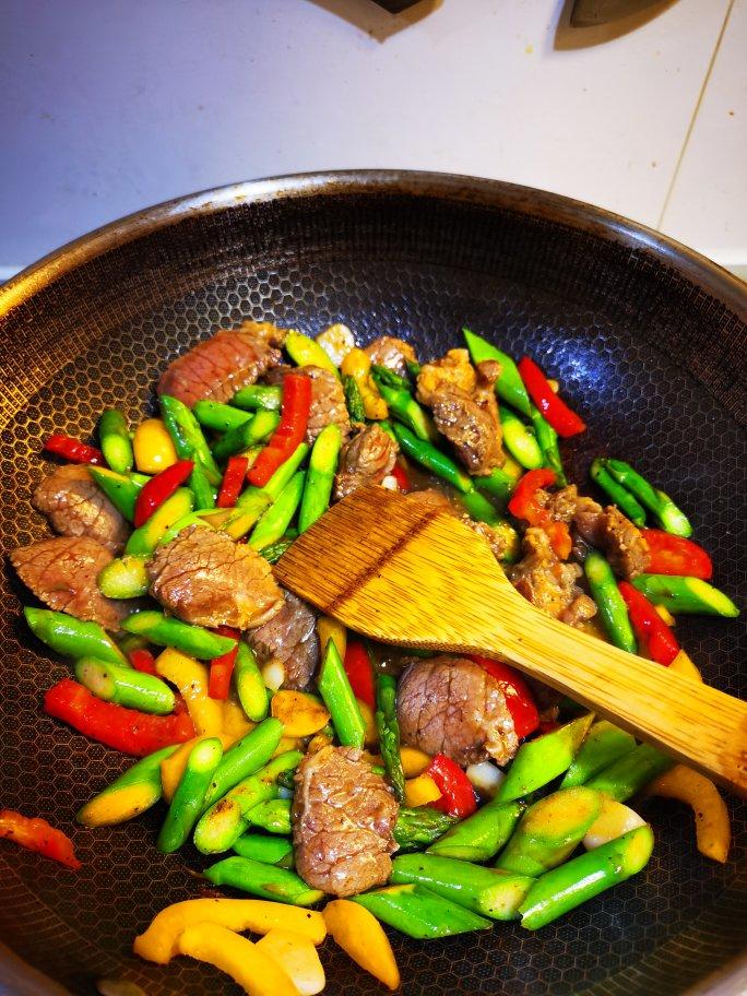 芦笋炒牛肉