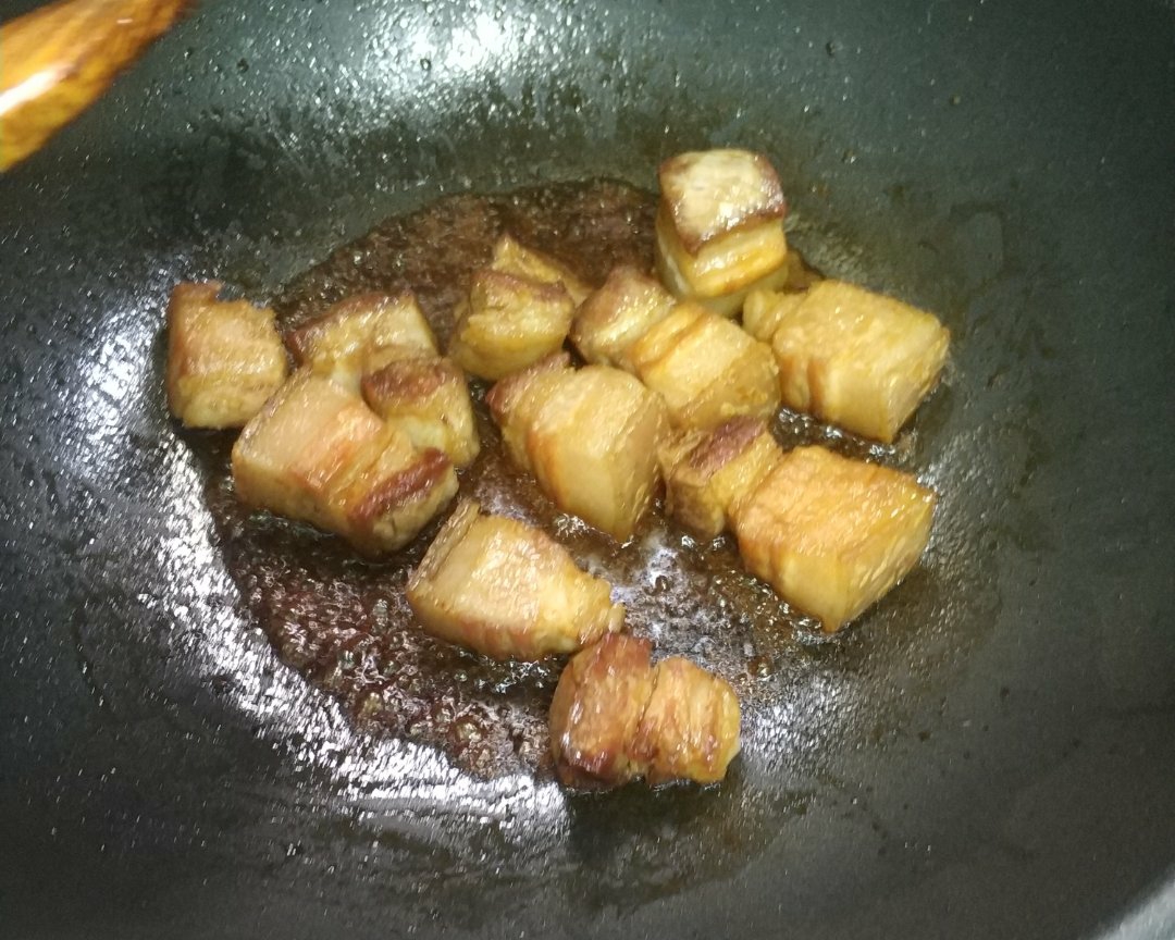 不放油杏鲍菇红烧肉土豆的做法 步骤5