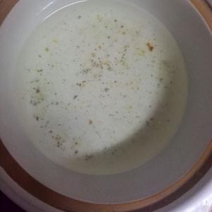 桃胶皂角米银耳汤的做法 步骤2