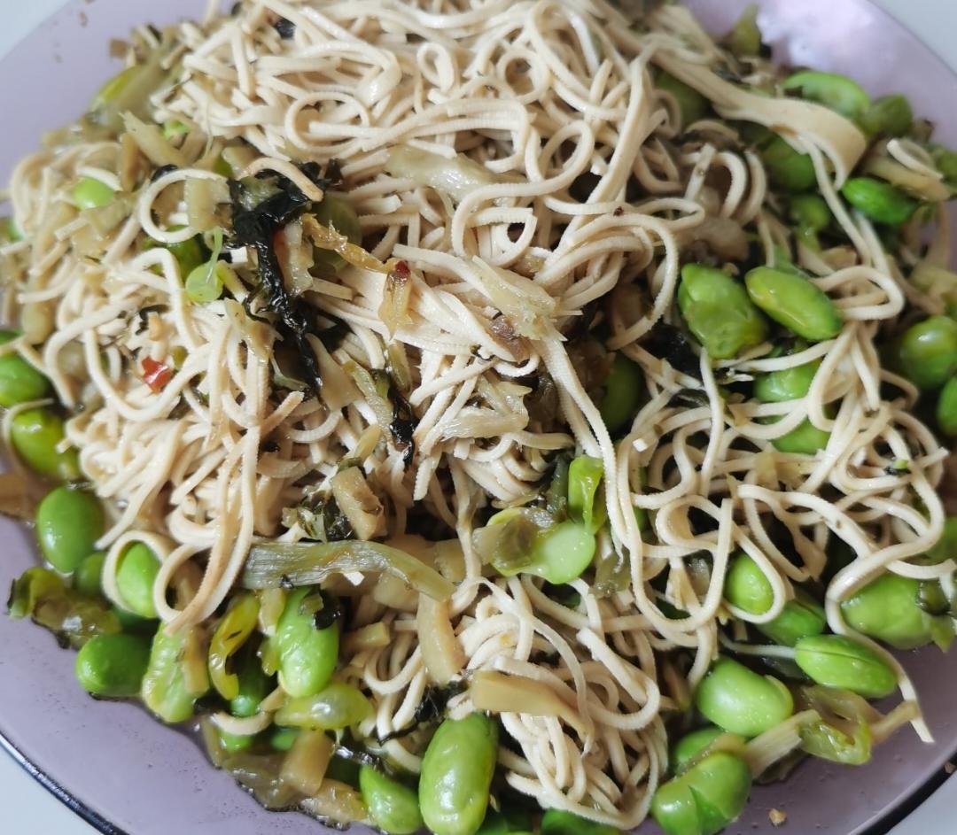酸菜毛豆煮百叶
