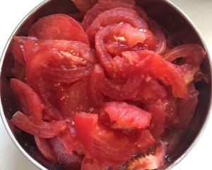 西红柿鸡蛋炝锅面的做法 步骤2