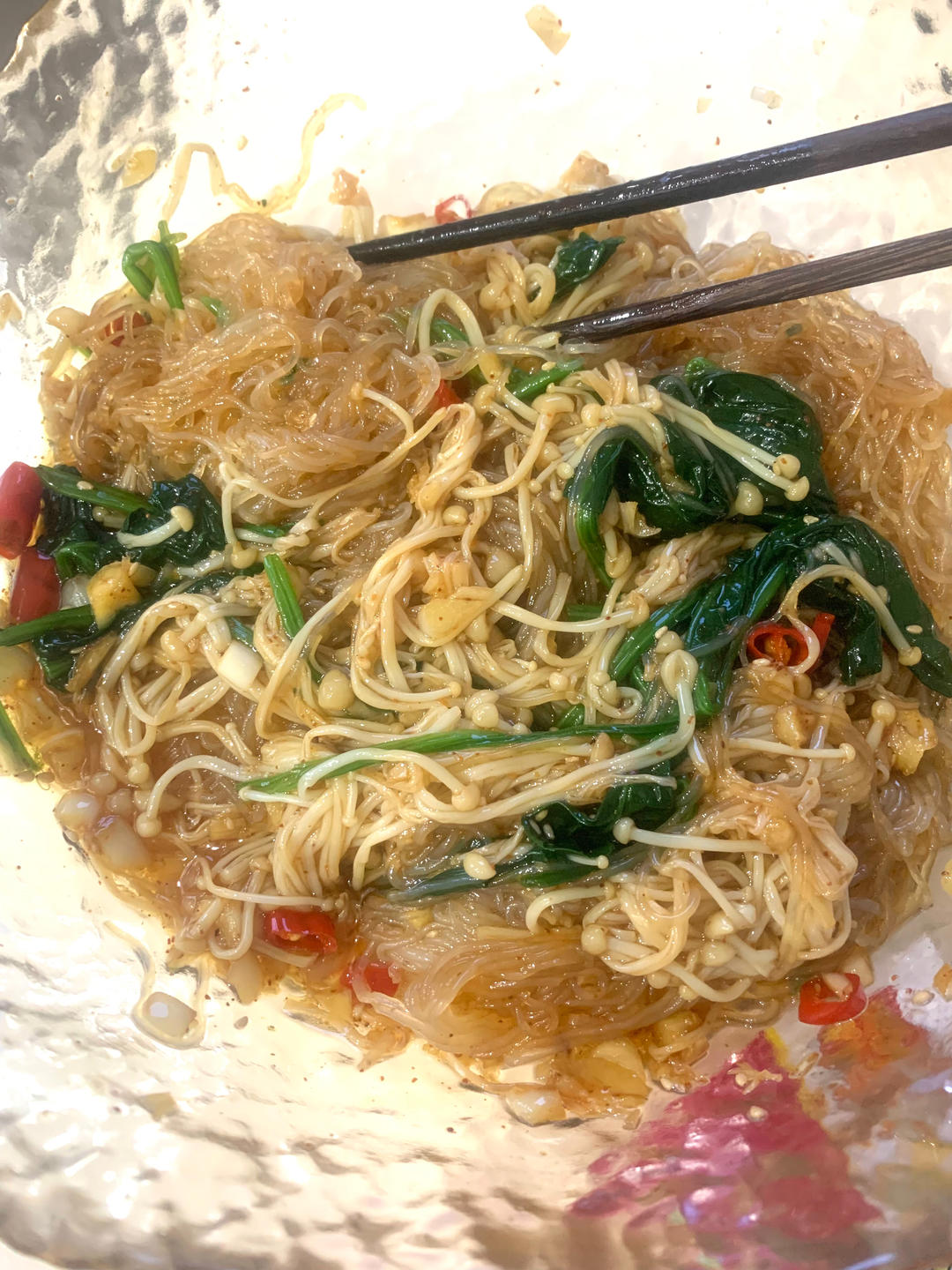 解馋减脂餐！酸辣开胃又下饭的菠菜拌金针菇