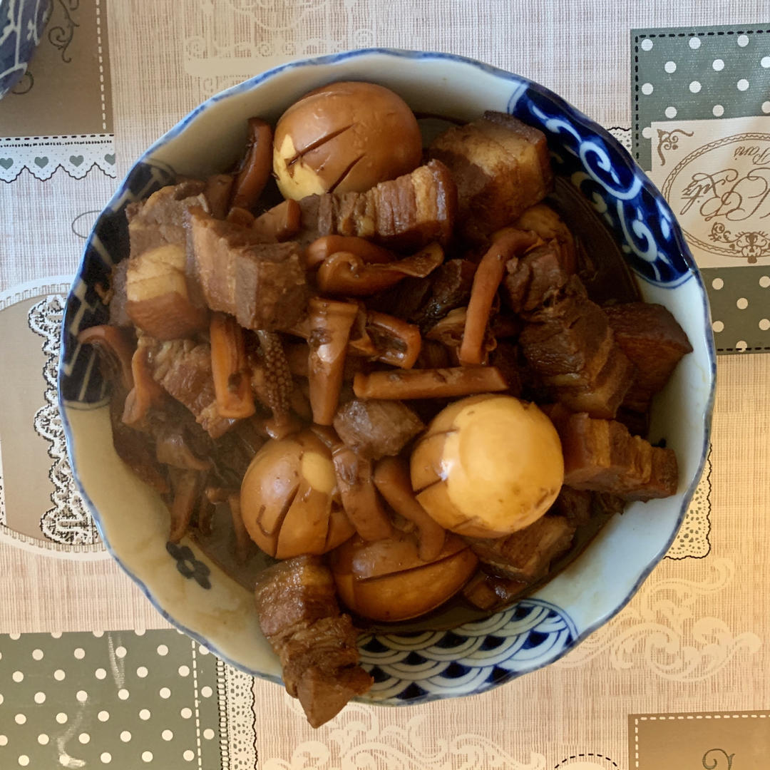 红烧肉、墨鱼烧蛋