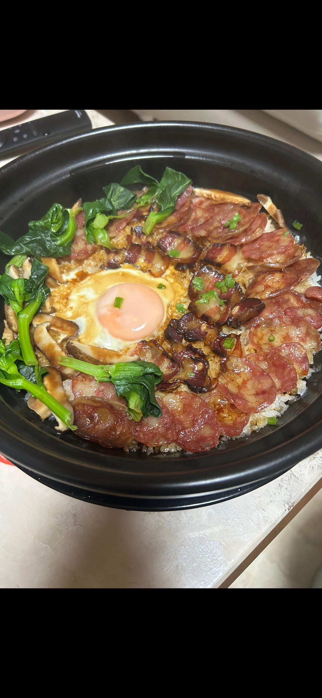 腊味煲仔饭，纯正砂锅版，有锅巴的哦