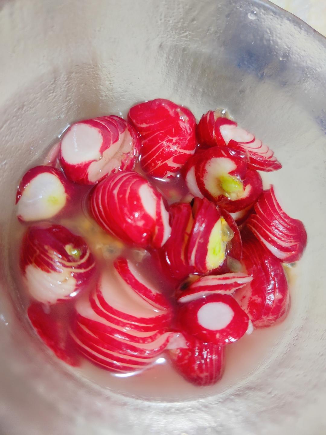 酸甜爽口的【糖渍樱桃萝卜】高颜值百搭配菜