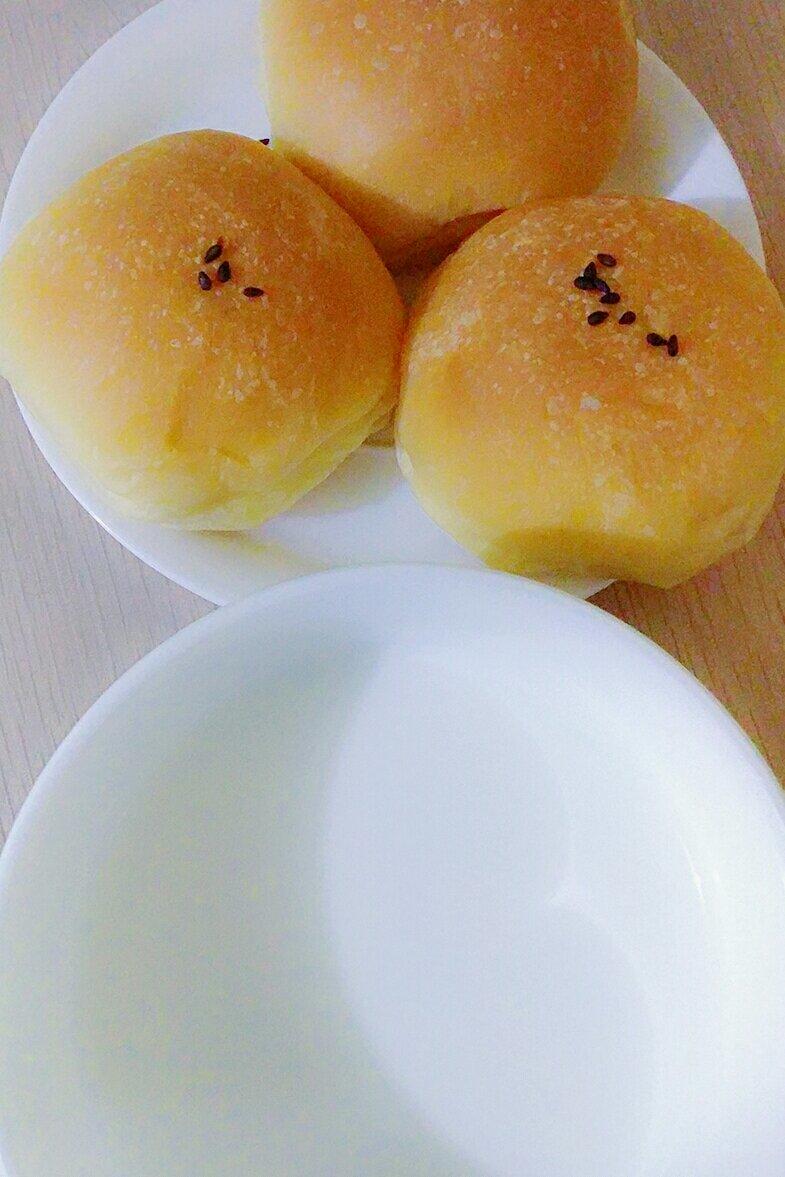 大人小孩都爱不释口的【蜂蜜牛奶小餐包】