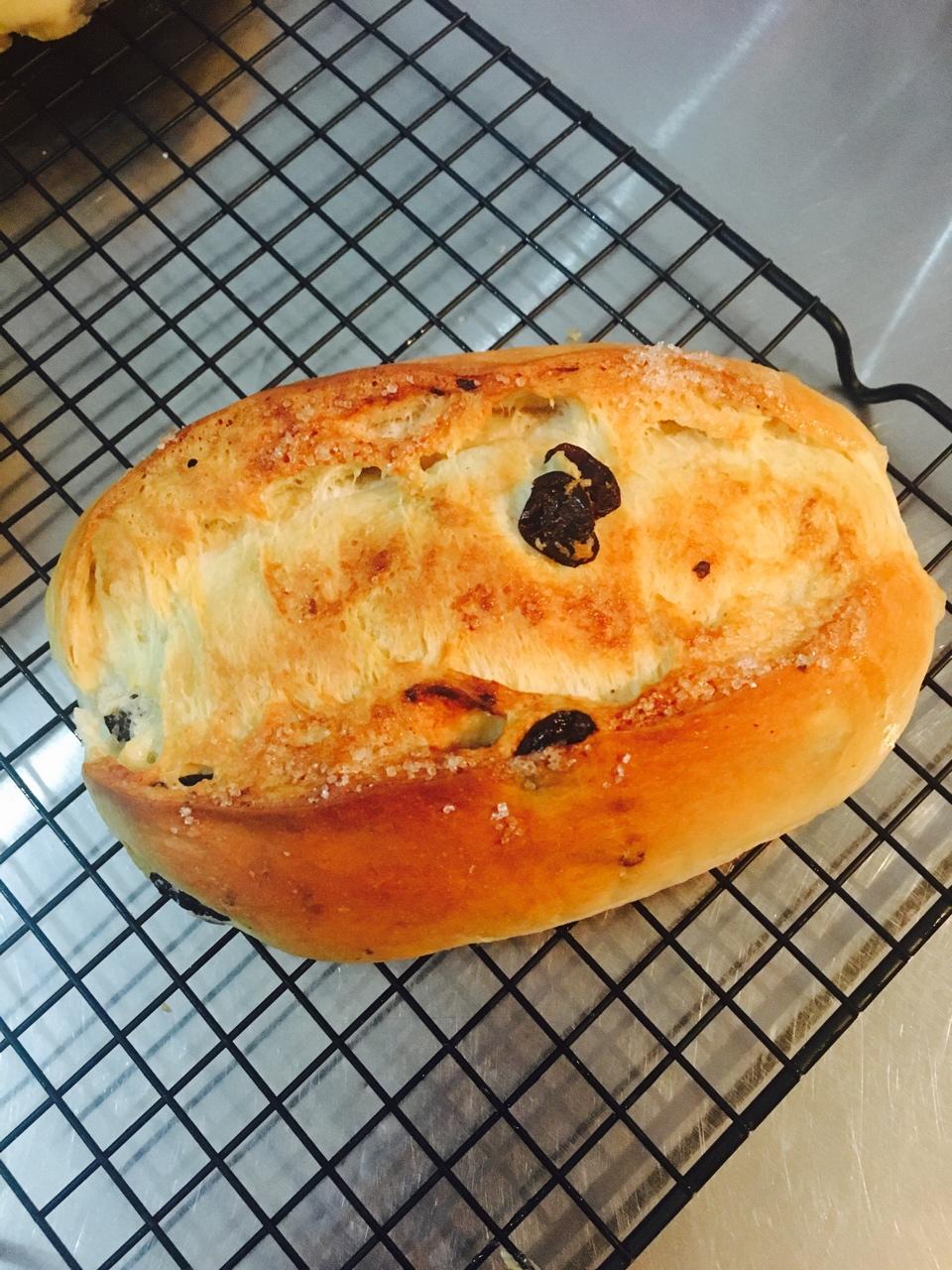 葡萄软欧（仿原麦山丘）Milk flavored bread filled with raisins and butter
