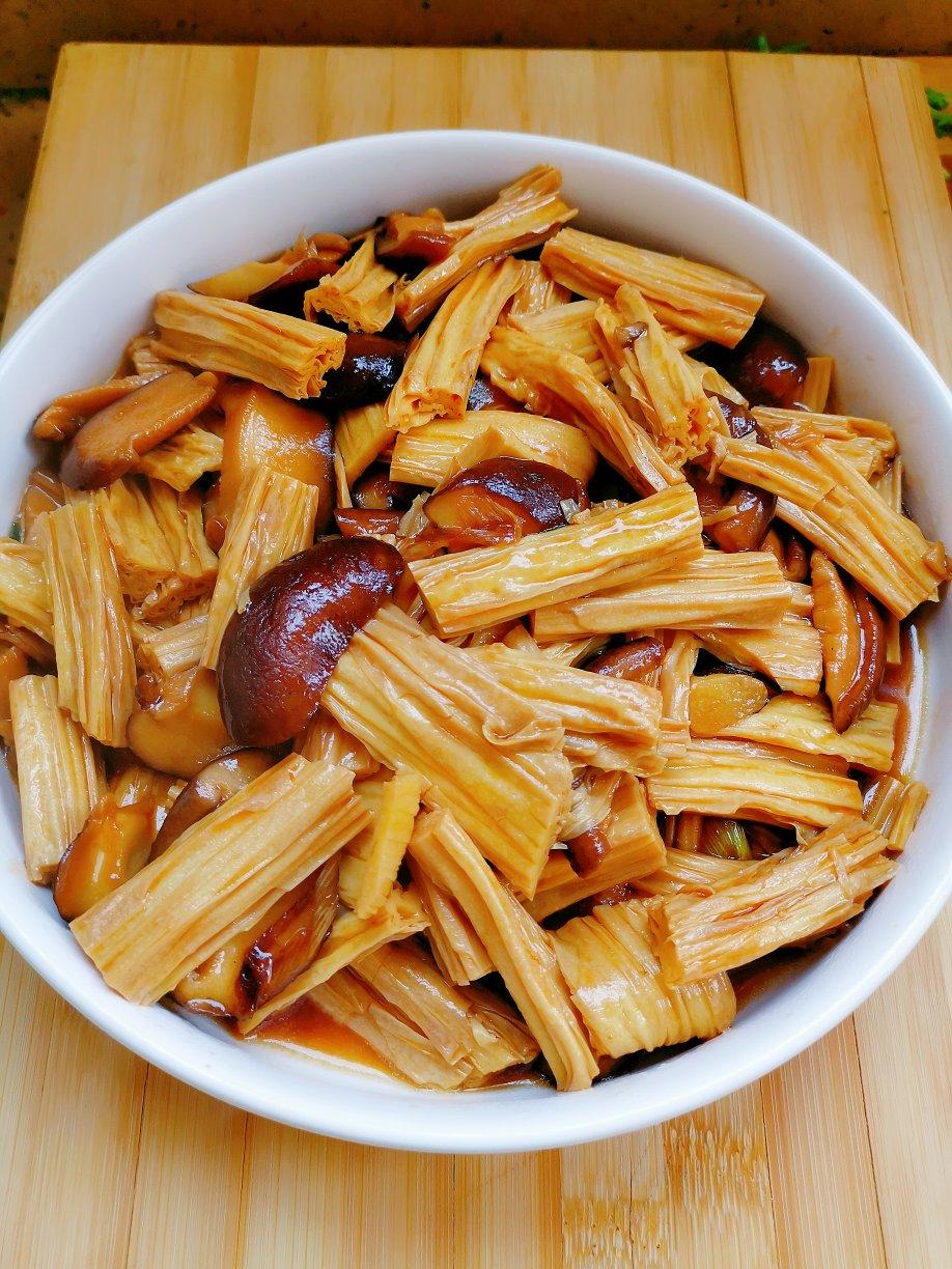 香菇腐竹滑鸡片