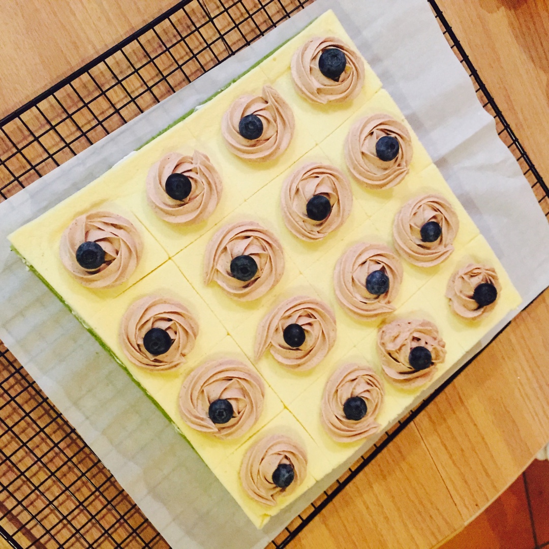 阿小馨做的可可方形装饰蛋糕