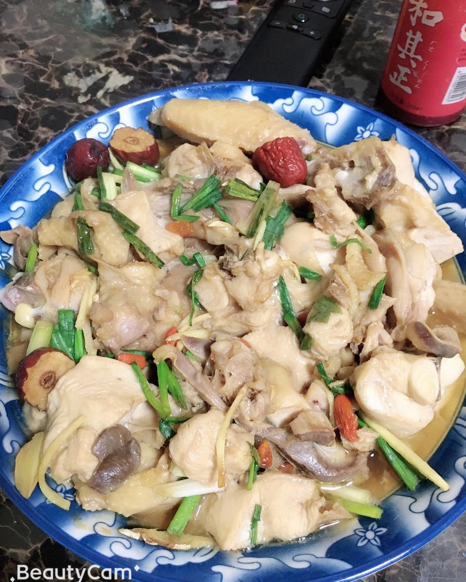 红枣杞子蒸滑鸡