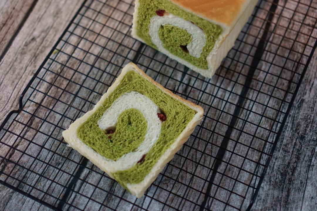 清香柔软的抹茶红豆吐司