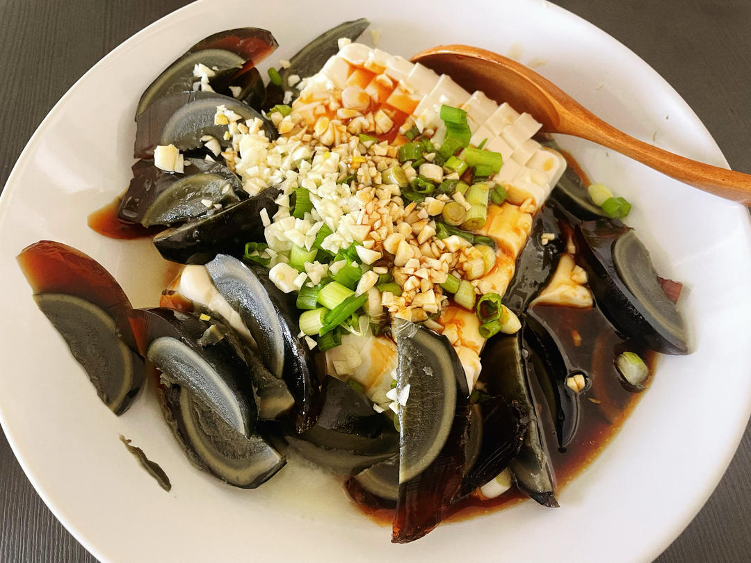 皮蛋拌豆腐