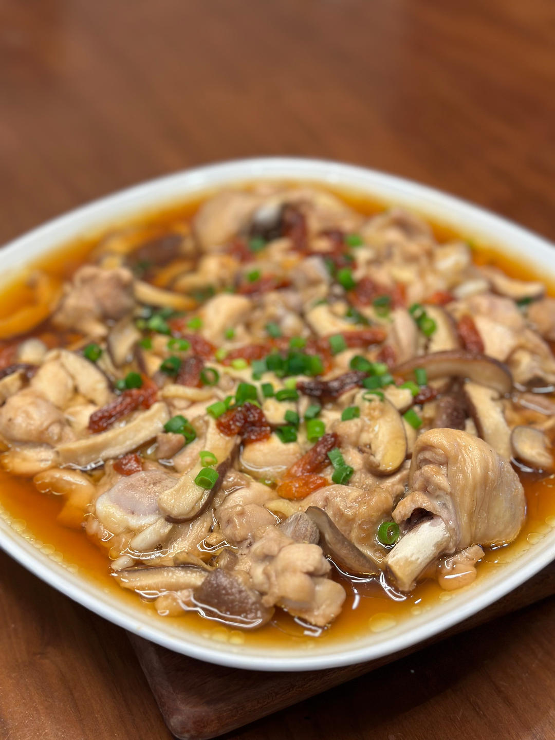 广式家常菜香菇蒸鸡，鲜嫩又方便百吃不厌