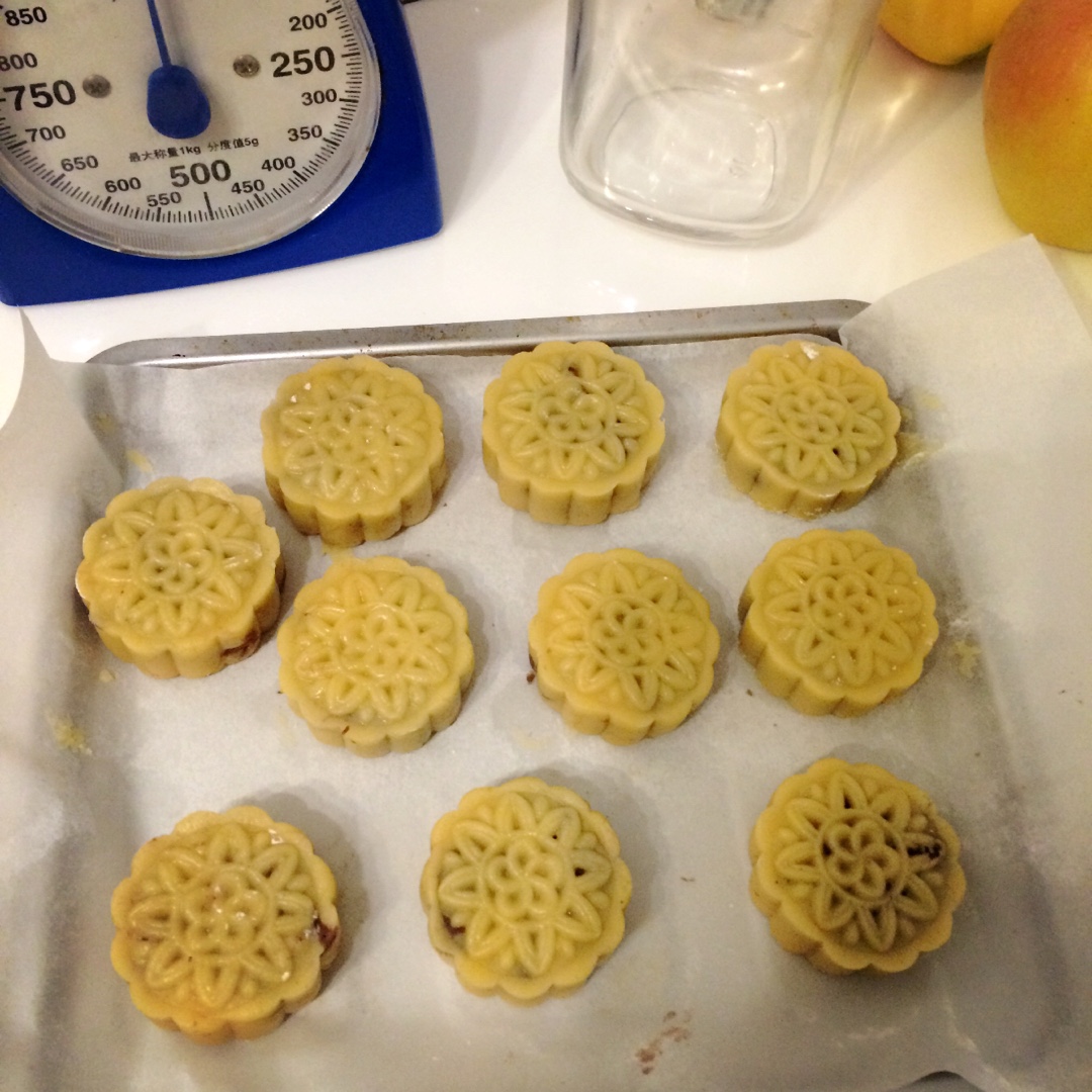 广式月饼—蛋黄莲蓉月饼