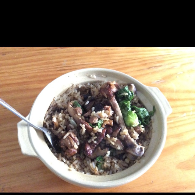 香菇滑鸡煲仔饭