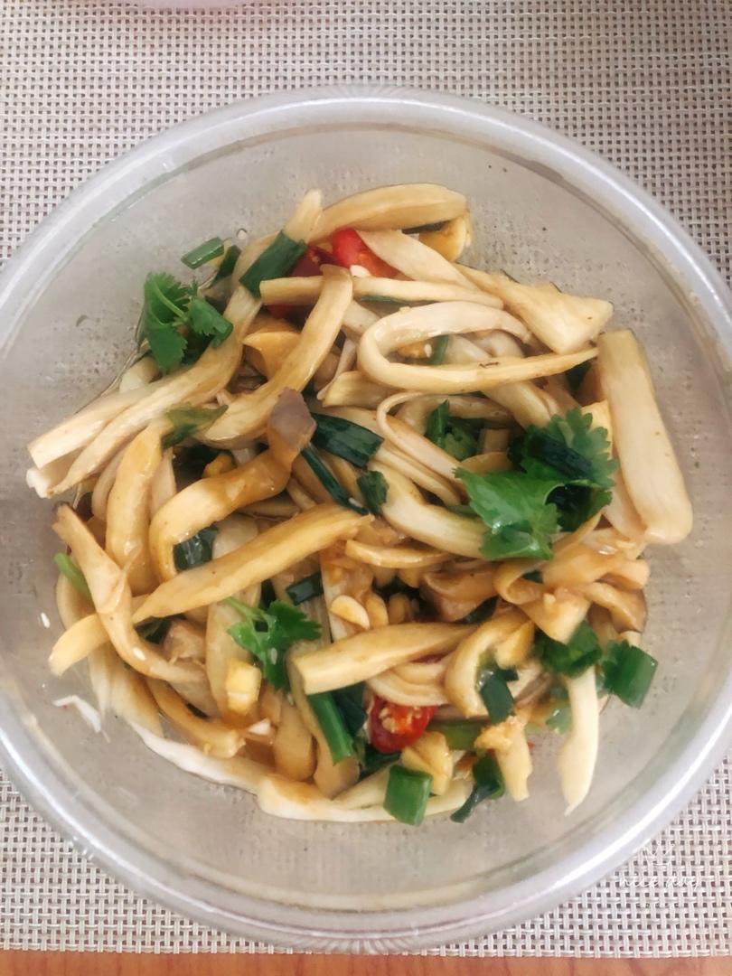 比肉还好吃的【手撕凉拌杏鲍菇】，上桌扫光光