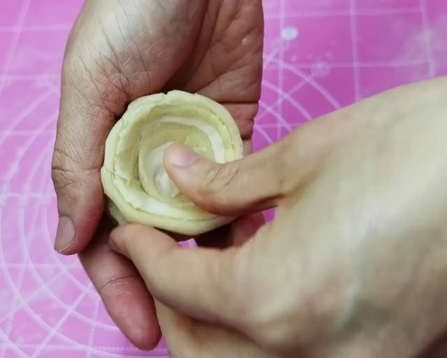 ㊙️螺旋豆沙酥饼 附开酥整形视频 步骤详细的做法 步骤10