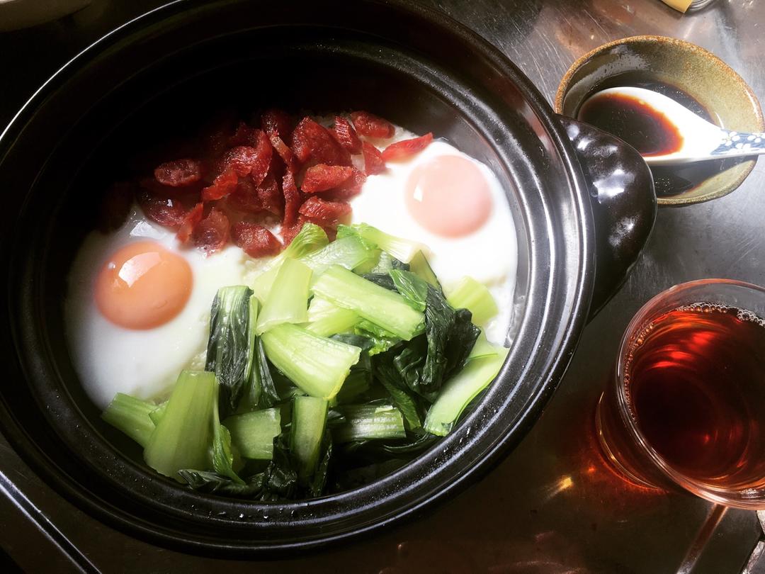 广式腊味煲仔饭