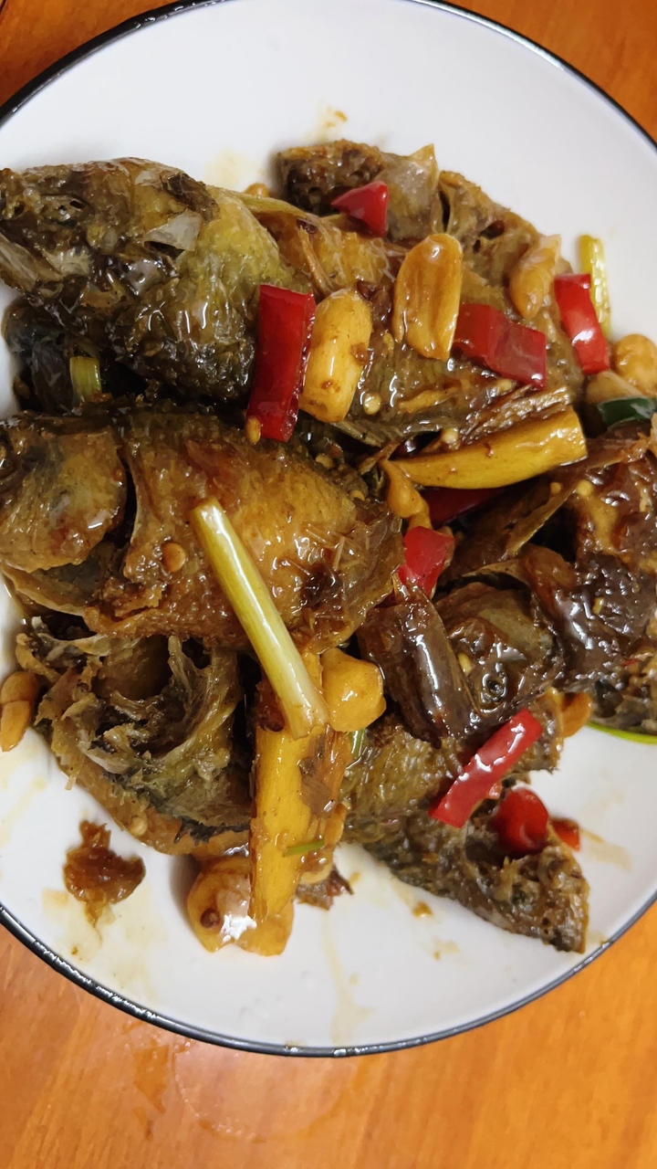 香喷喷的下饭菜～可以吃3碗饭“泡椒禾花鱼”