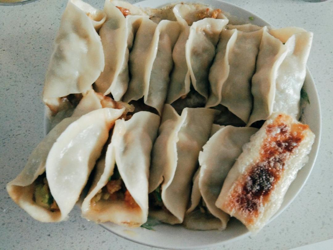 三鲜锅贴 Fried Dumplings