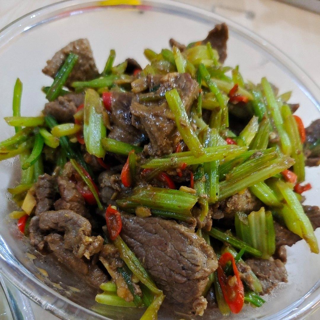 ㊙️家常菜‼️芹菜小炒牛肉‼️牛肉超级嫩滑哟