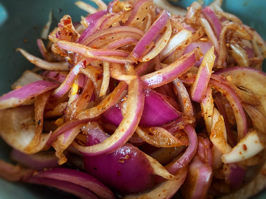 三分钟、三个料就能搞定的下饭菜（凉拌洋葱丝）