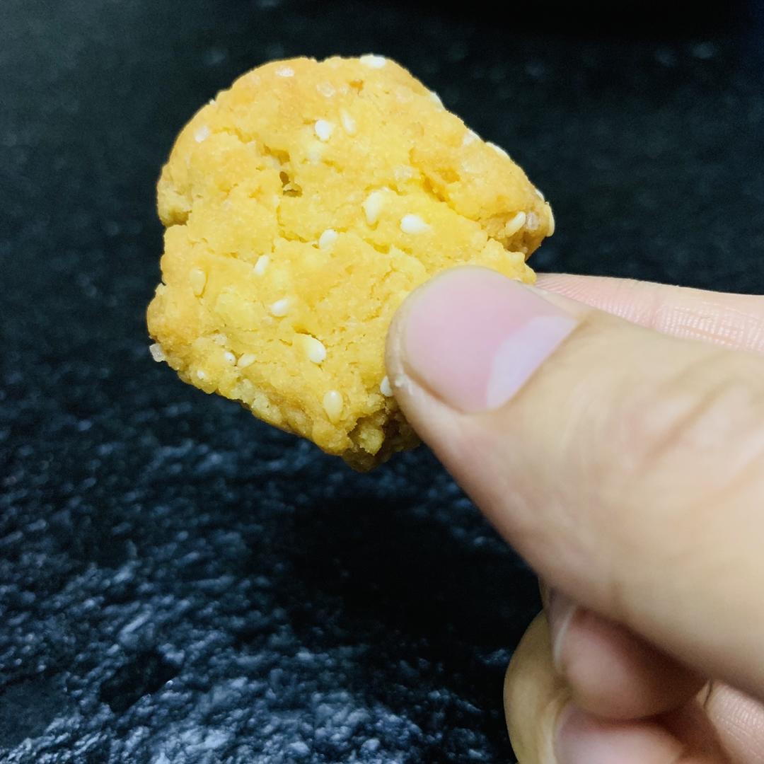 蛋黄芝麻薄饼干（消耗熟蛋黄）