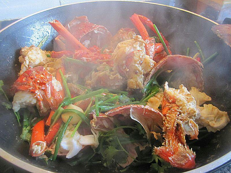 姜葱炒澳洲龙虾的做法 步骤9