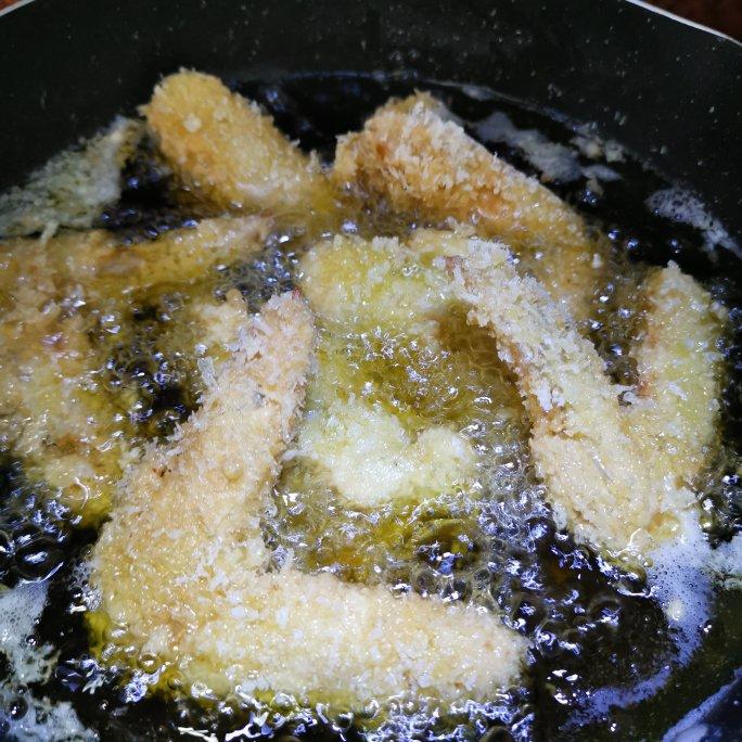 面包糠炸鸡翅