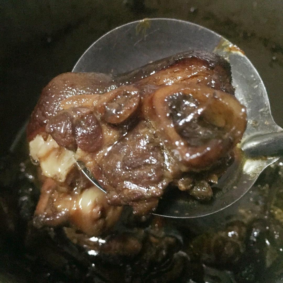 美味的家常菜：红烧猪蹄