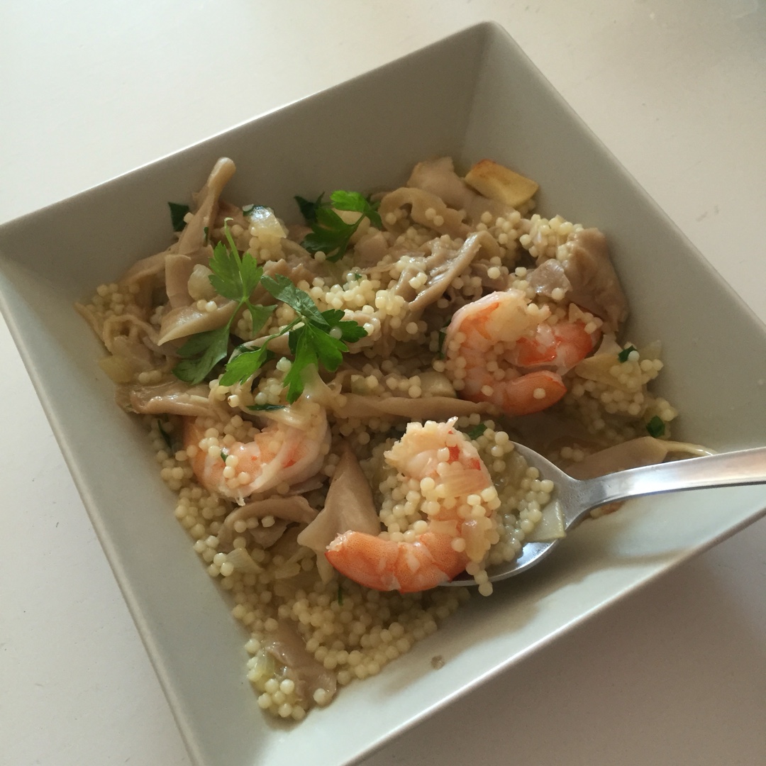 蘑菇虾仁黄金炒面