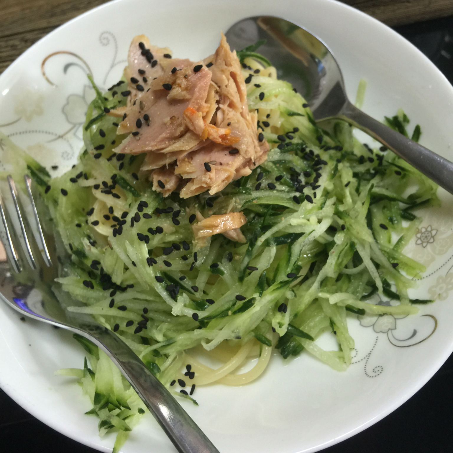 金枪鱼黄瓜意面