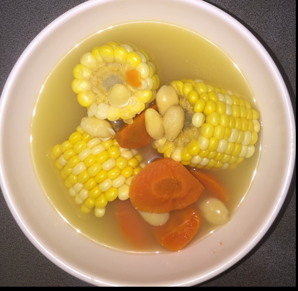 玉米、胡萝卜、银杏果（白果）汤的做法