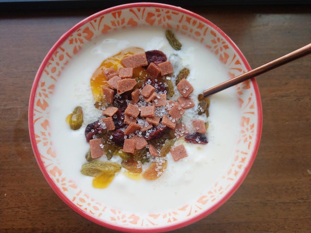 自制酸奶（面包机做美味酸奶）