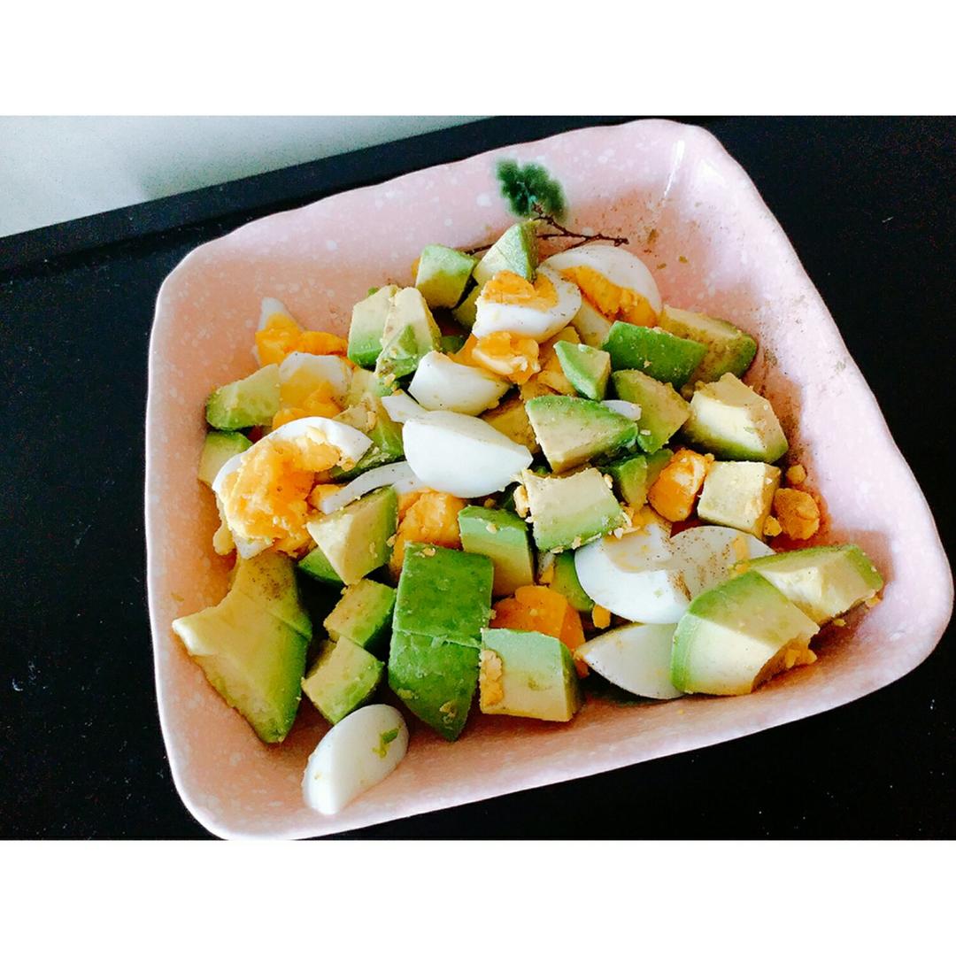 早餐之牛油果鸡蛋沙拉