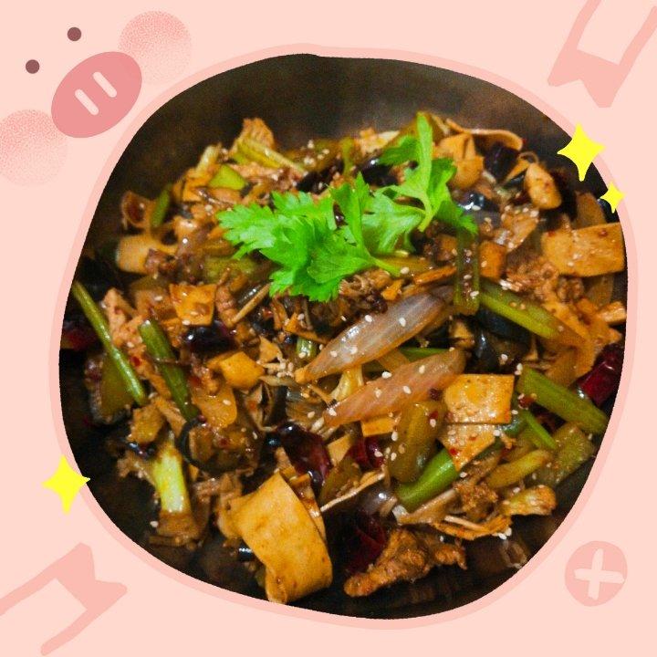 厨师长教你：“麻辣香锅”的正宗做法，看得口水直流 ！