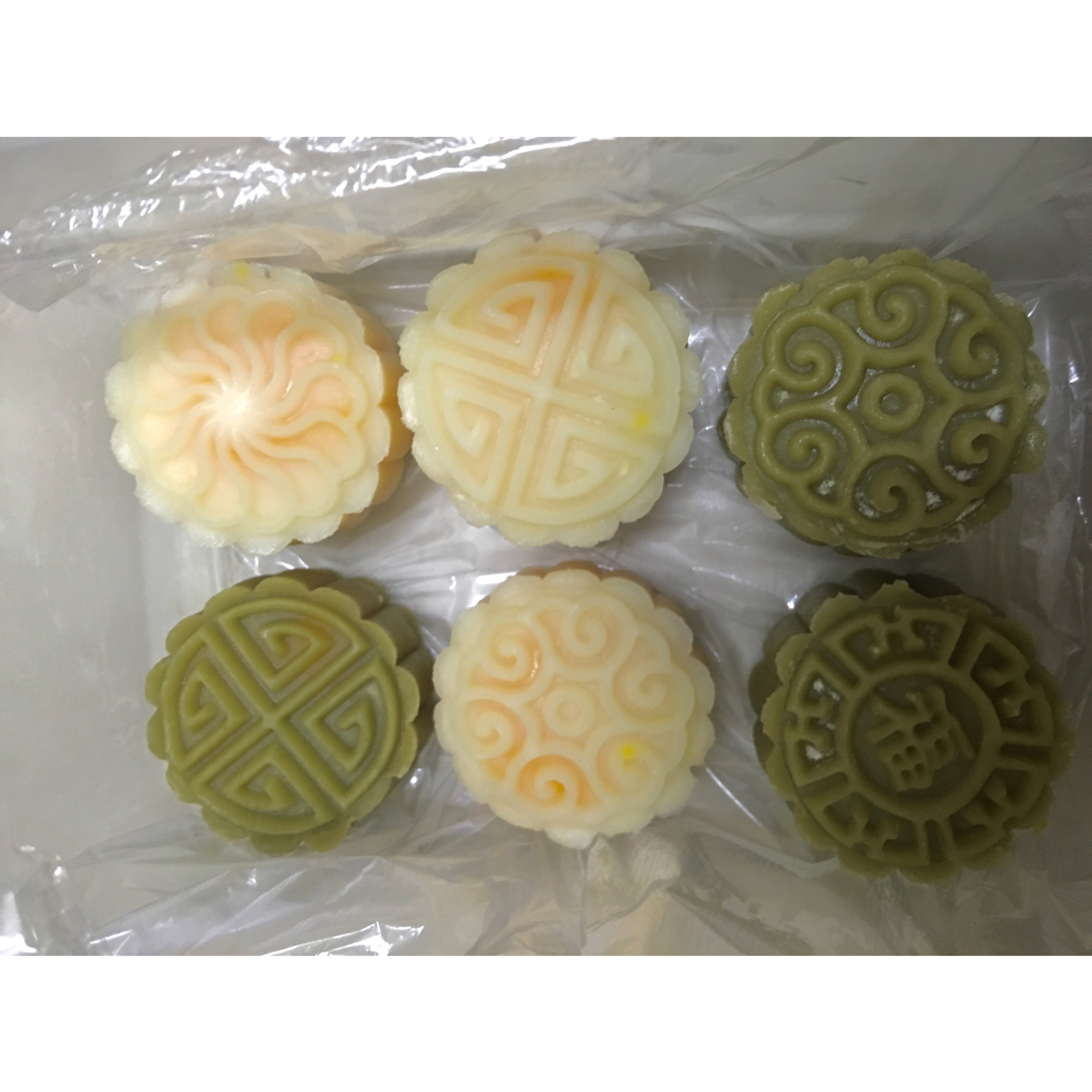 绝世好方！不开裂不粘手港式冰皮月饼（附奶黄馅做法）