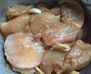 香煎鸡胸肉的做法 步骤2