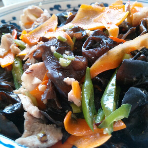 胡萝卜木耳炒肉丝