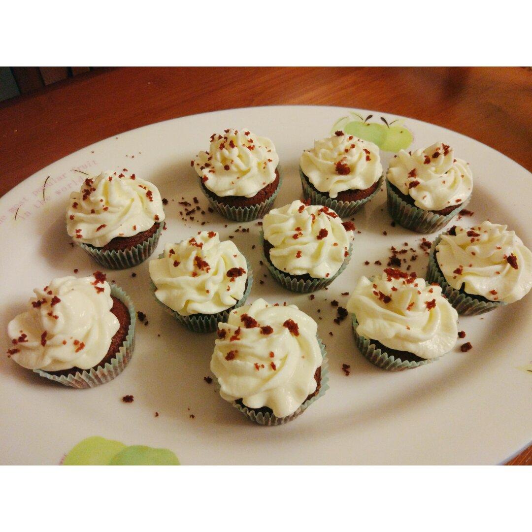 正宗红丝绒cupcake—马斯卡彭奶油霜