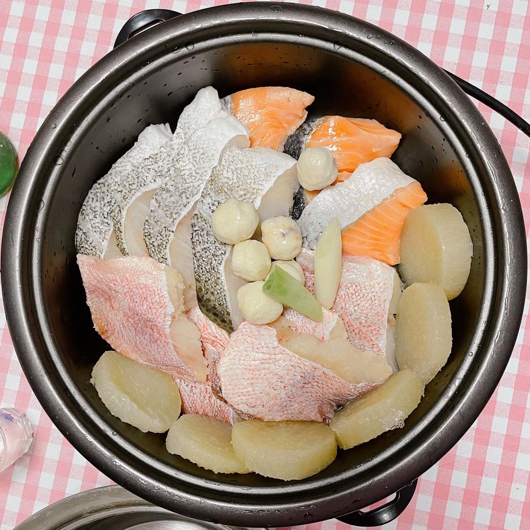 日式和风海鲜雪见锅（日式海鲜火锅的做法