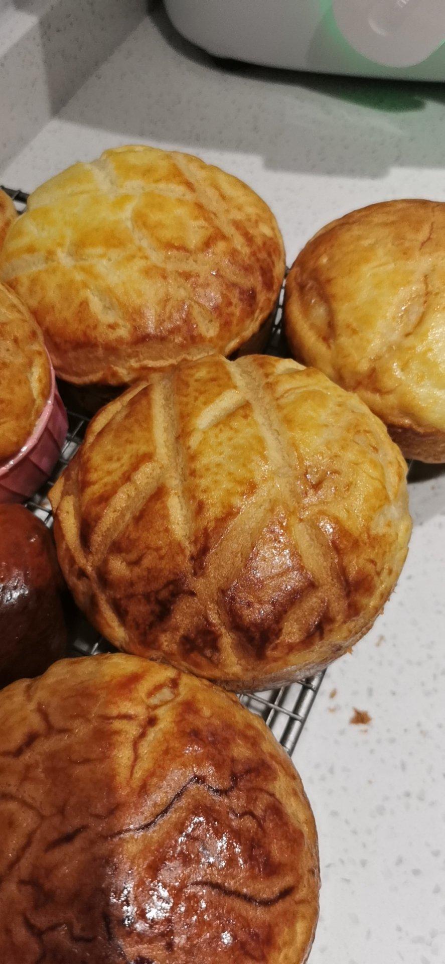 好吃到炸裂的港式菠萝包（附带制作酥皮的小视频）