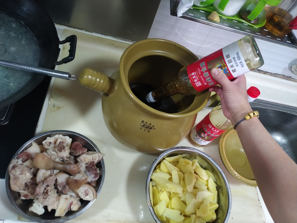 广式猪脚姜醋简单做法的做法 步骤1