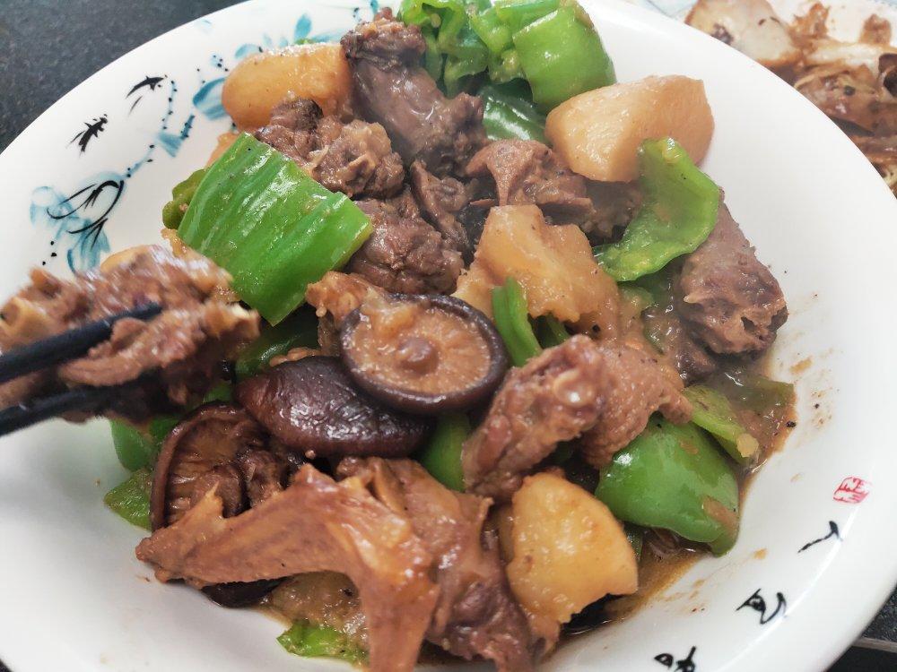 萝卜闷鸭